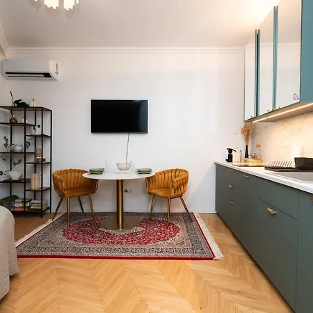 Emerald Boutique & Comfort *