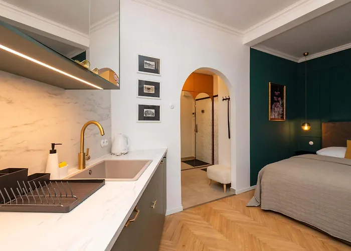 Emerald Boutique & Comfort