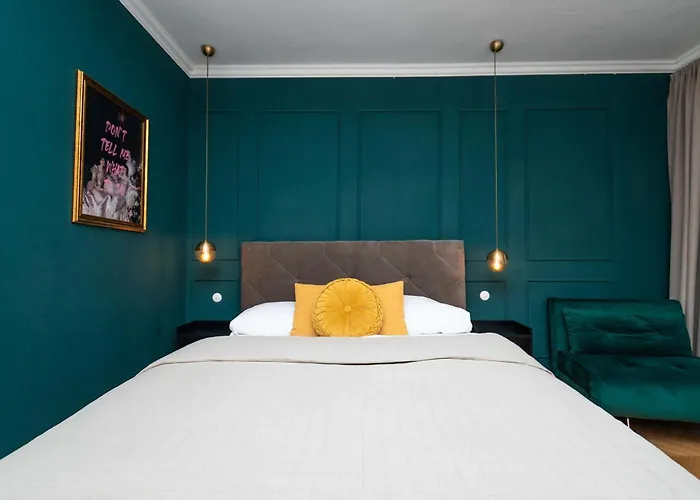 Emerald Boutique & Comfort *